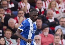 Diarra, con la nariz taponada tras el golpe sufrido en San Mamés.
