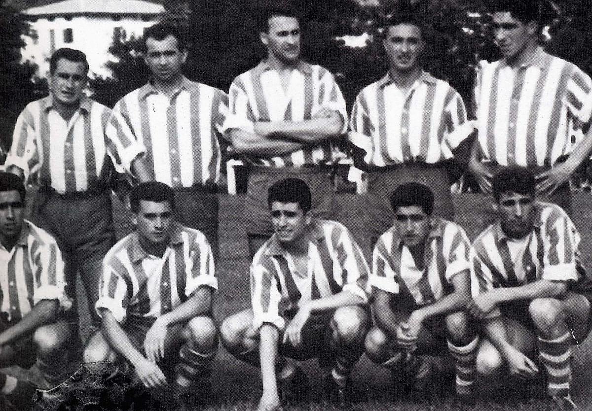 Integrantes de la plantilla albiazul del la temporada 1958-59, en la que destacaban Arocena, Bardají II, Uribesalgo,, Gorospe, Primi, Zubizarreta, Hormaeche, Echeandía, Ibarra, Azcárraga y Gabiola.