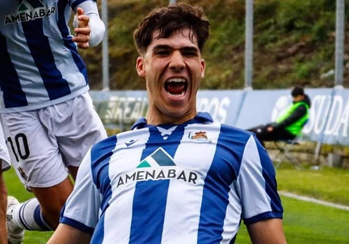 Eder García celebra un gol con la Real.