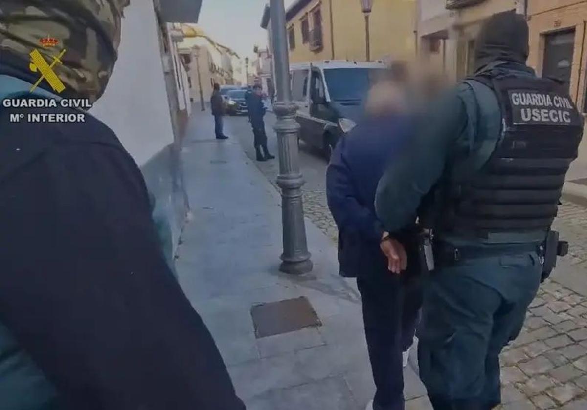 Detenido un hombre de 72 años por atracar un banco a punta de pistola en Madrid
