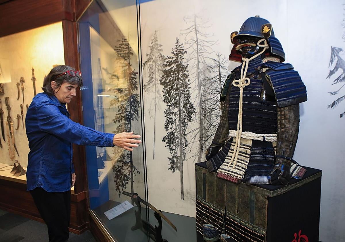 Armadura Samurai Do-Maru de Japón en el museo de Armeria de Vitoria.
