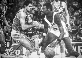 Hollis entrenaba el bote con pelotas de tenis y ping pong.