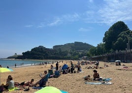El buen tiempo lleva a los vizcaínos a las playas