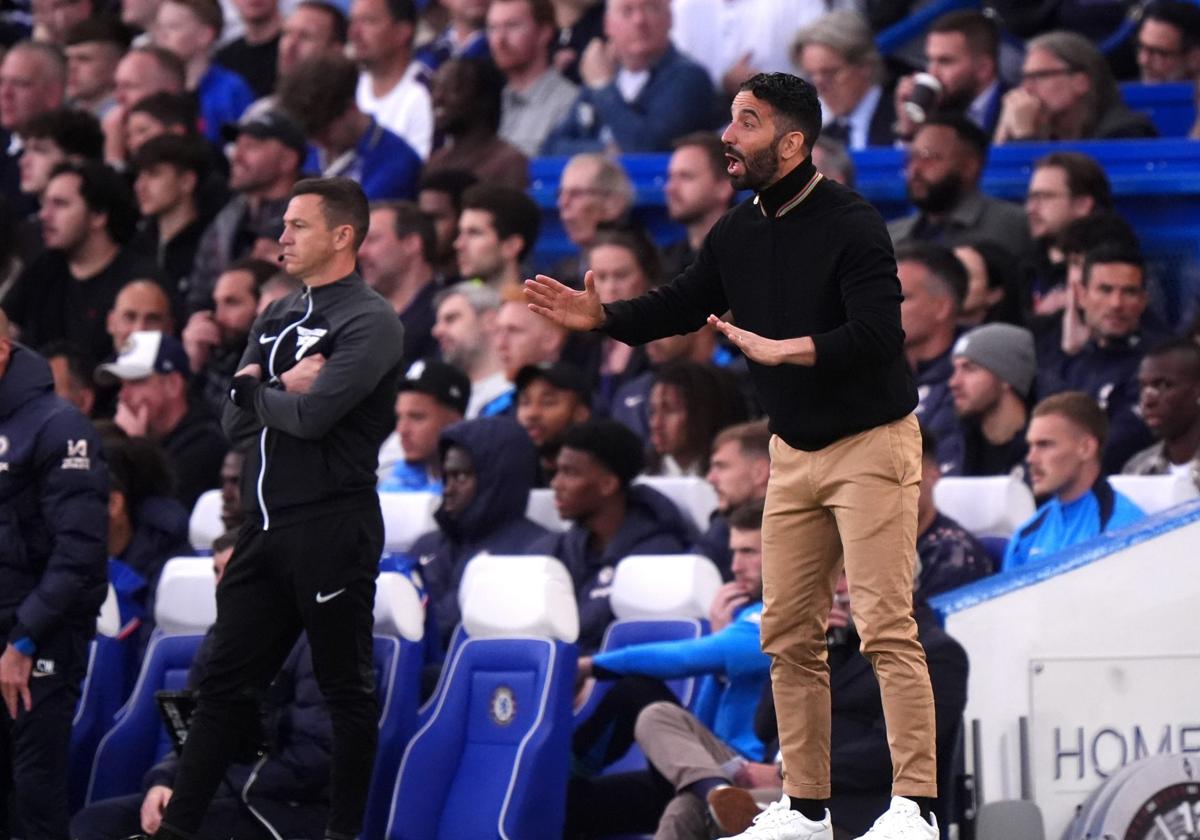 Amorim gesticula durante el reciente partido de los 'Diablos Rojos' en Stamford Bridge.