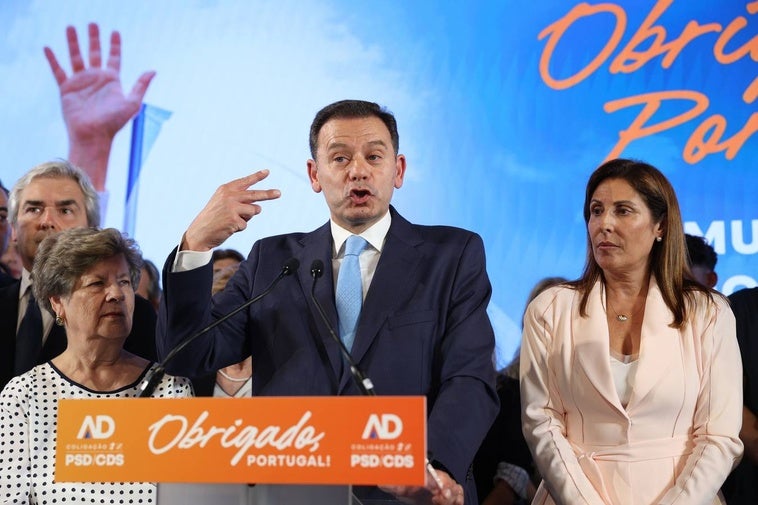 El primer ministro portugués, Luis Montenegro, interviene tras ganar las elecciones.