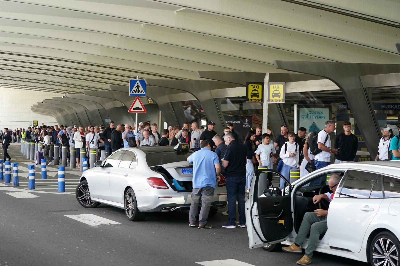 El desembarco inglés en el aeropuerto de Bilbao