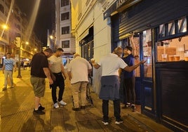 Las aficiones del Tottenham y United protagonizan una jornada festiva en Bilbao con incidentes puntuales