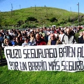 Varias decenas de personas se concentraron a pocos metros del lugar del suceso.