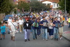 Vecinos de Urduliz durante las fiestas de la localidad.