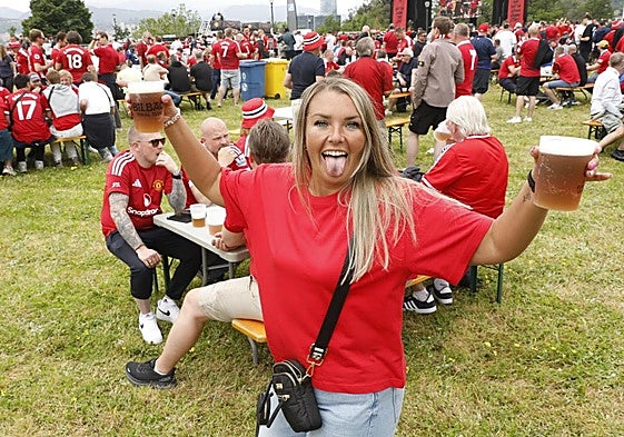 La afición de United se cita en la 'fan zone' de Etxebarria