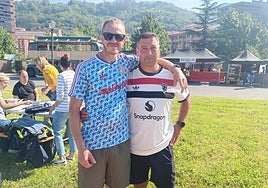 Shawn y Jack, dos aficionados 'reds', sin alojamiento en Bilbao.