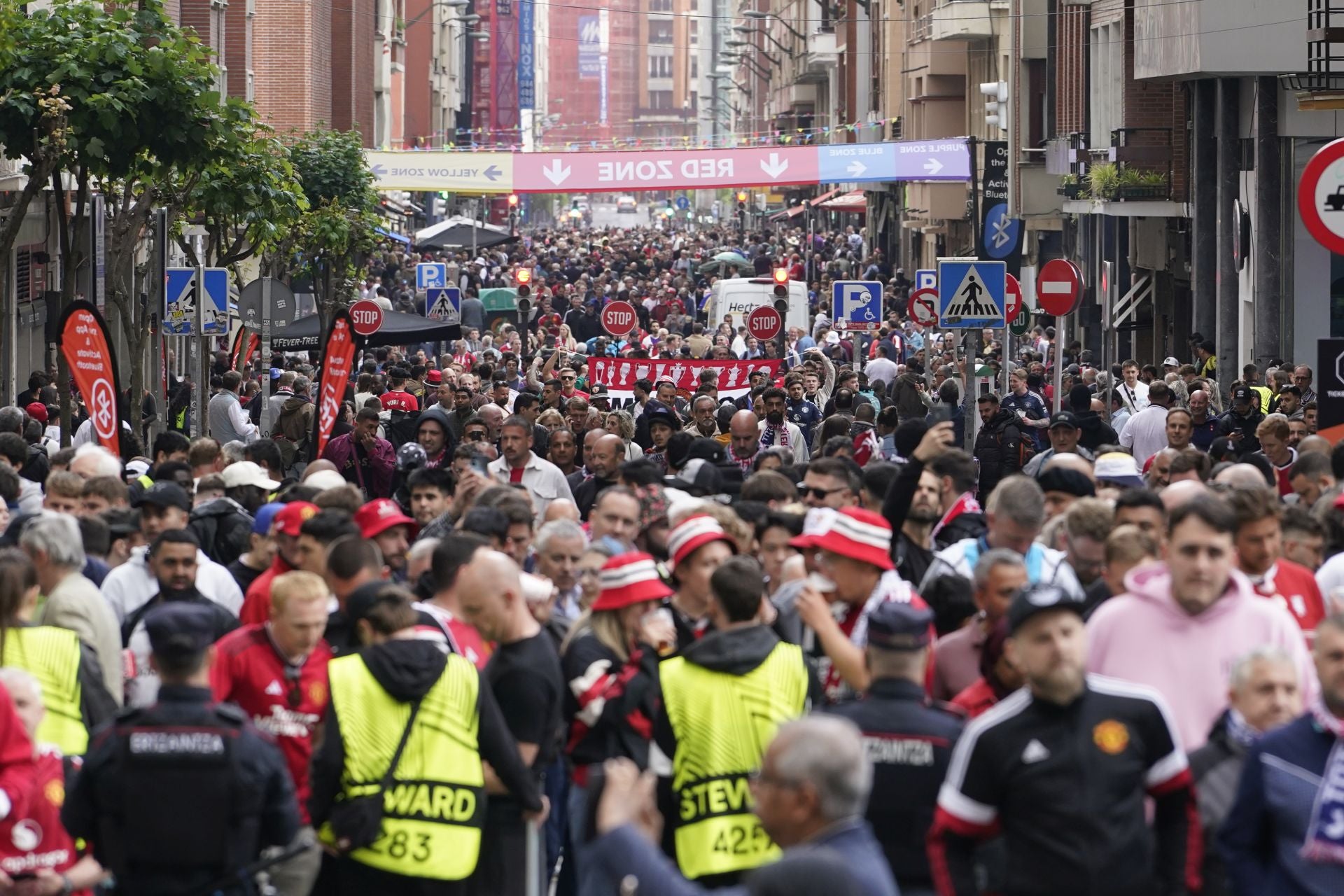 El acceso de los aficionados británicos a San Mamés
