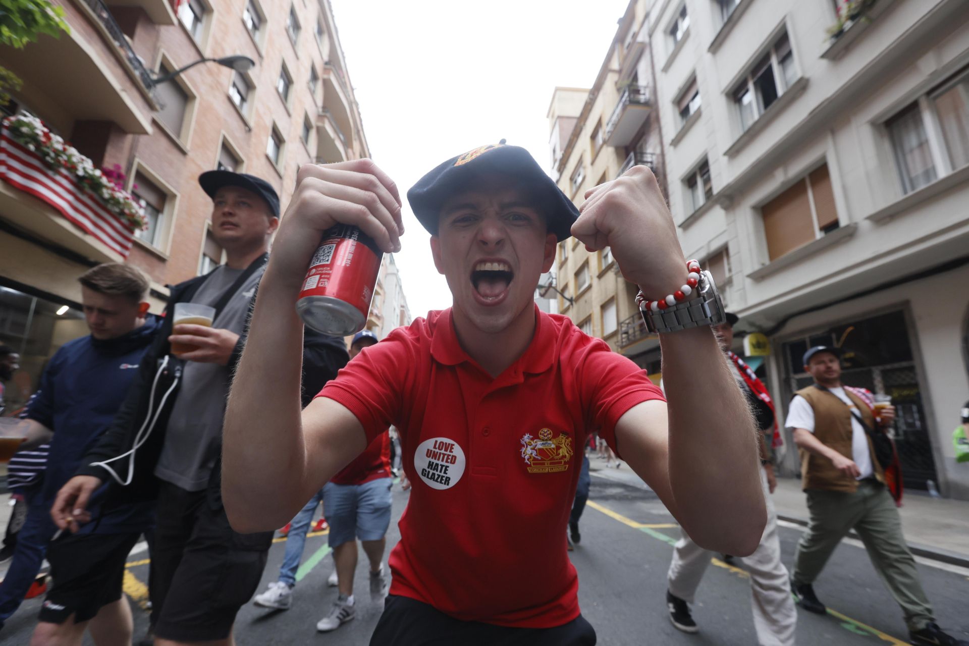 El acceso de los aficionados británicos a San Mamés