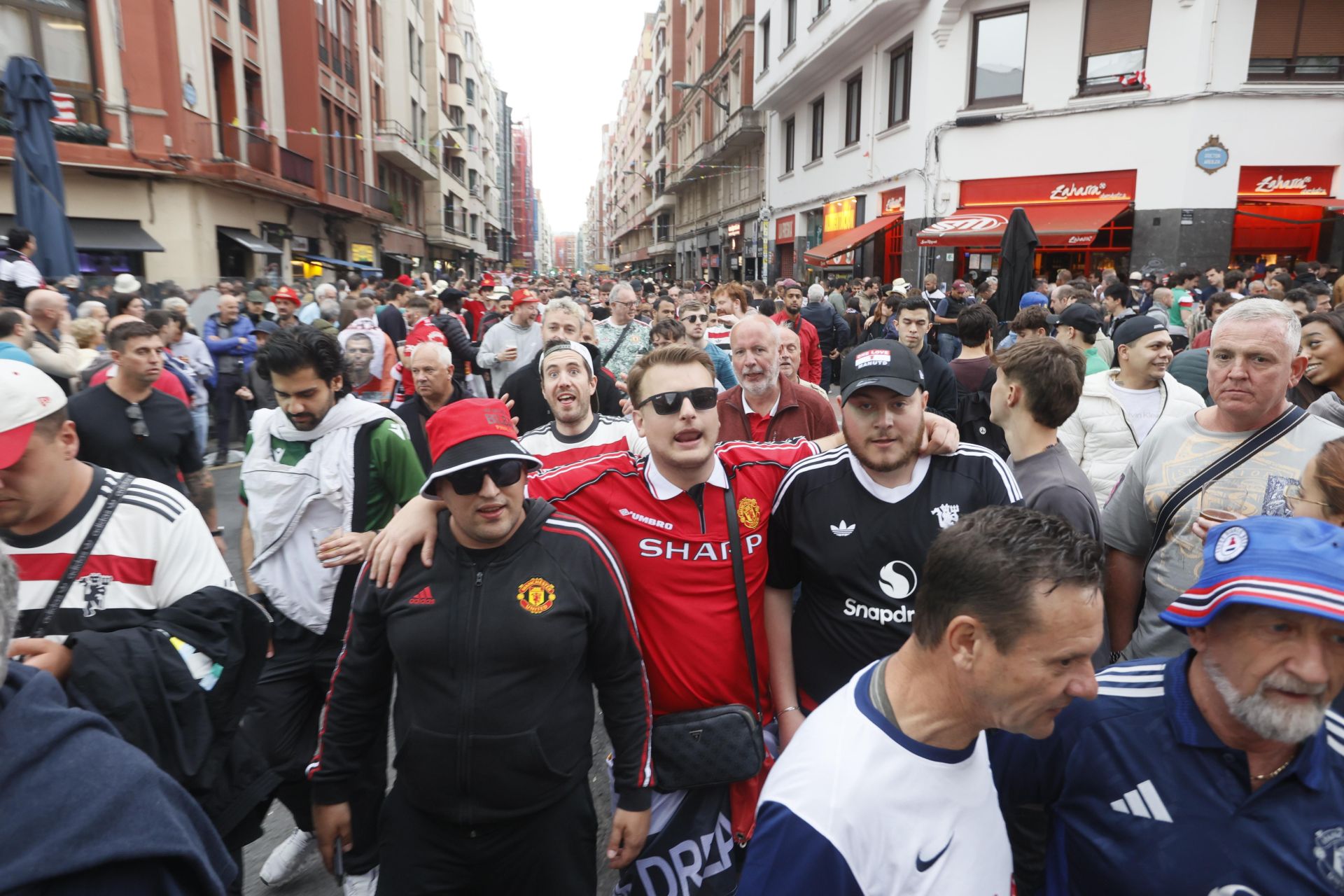 El acceso de los aficionados británicos a San Mamés