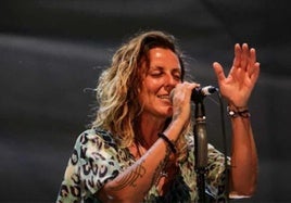 'La Mari' de Chambao, en pleno concierto.