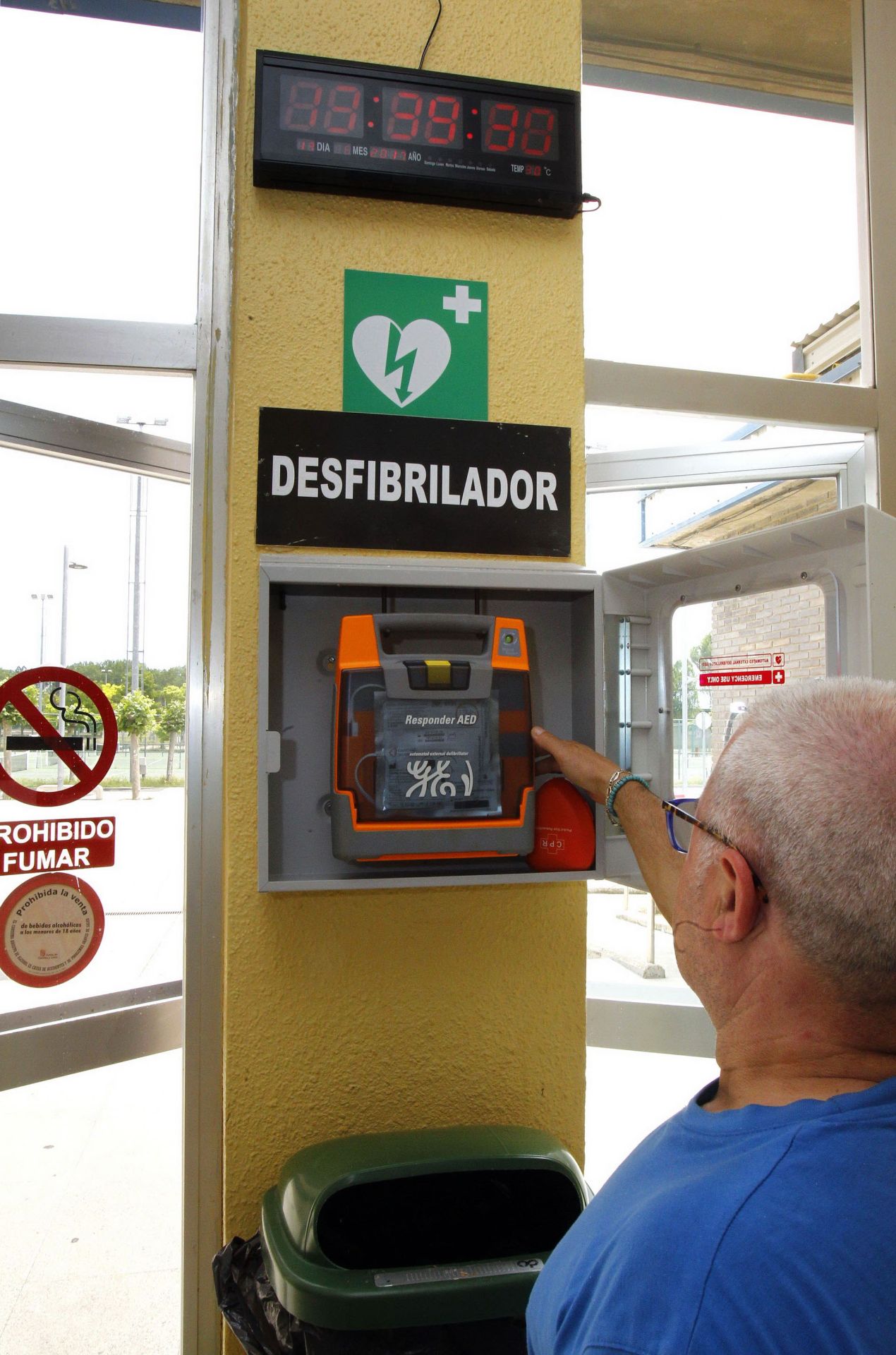 Lekeitio instala media docena de desfibriladores en espacios públicos