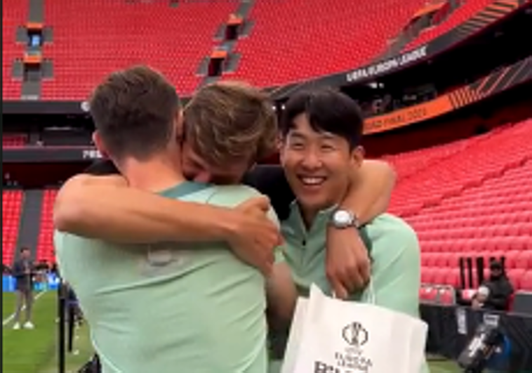 Fernando Llorente y el emotivo abrazo con sus amigos del Tottenham: «Vivimos muchas cosas juntos»