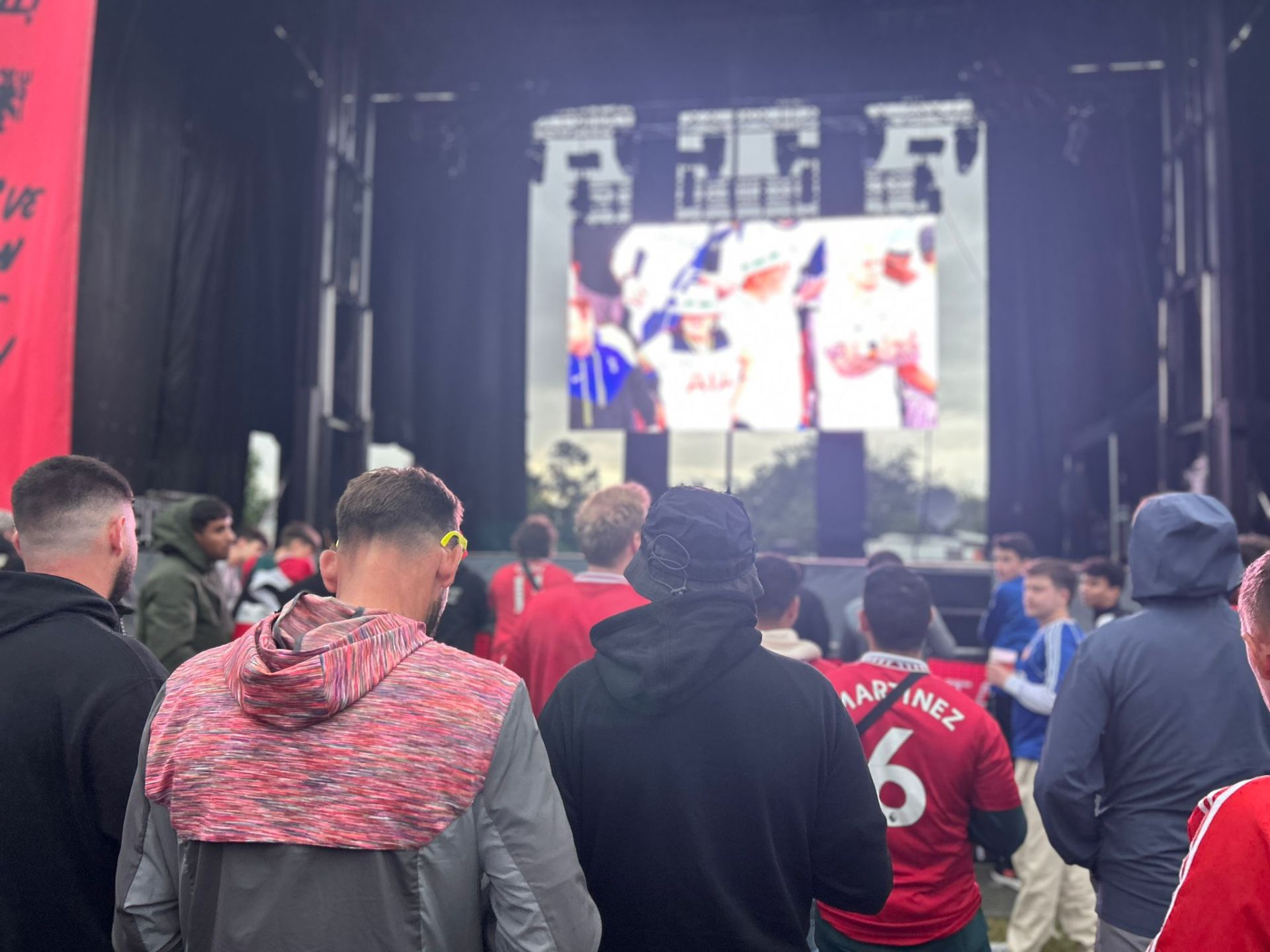 La afición de United se cita en la &#039;fan zone&#039; de Etxebarria