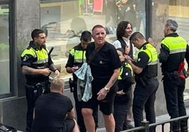 Un aficionado británico daña una txalaparta y acepta pagar los daños al ser identificado por la polícia