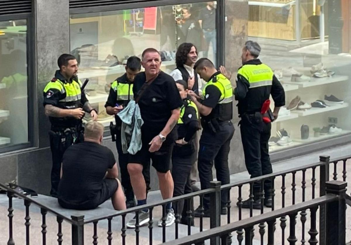 Un aficionado británico daña una txalaparta y acepta pagar los daños al ser identificado por la Policía