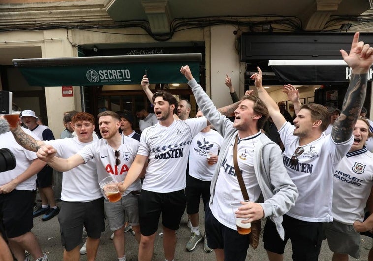 Seguidores del Tottenham corean su versión del 'Waka waka': «Cause this is BILBAO!»