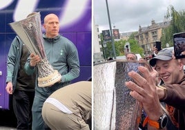El trofeo de la Europa League se despide de Bilbao