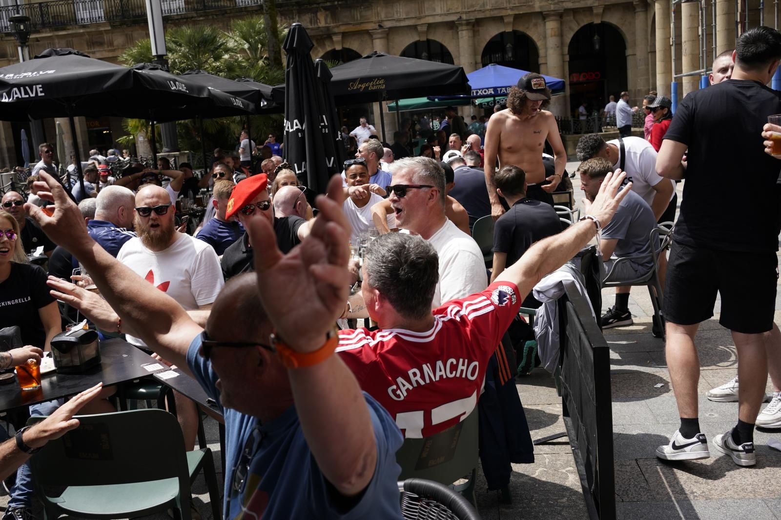 La afición inglesa que tomó Bilbao, una hinchada compuesta por hombres