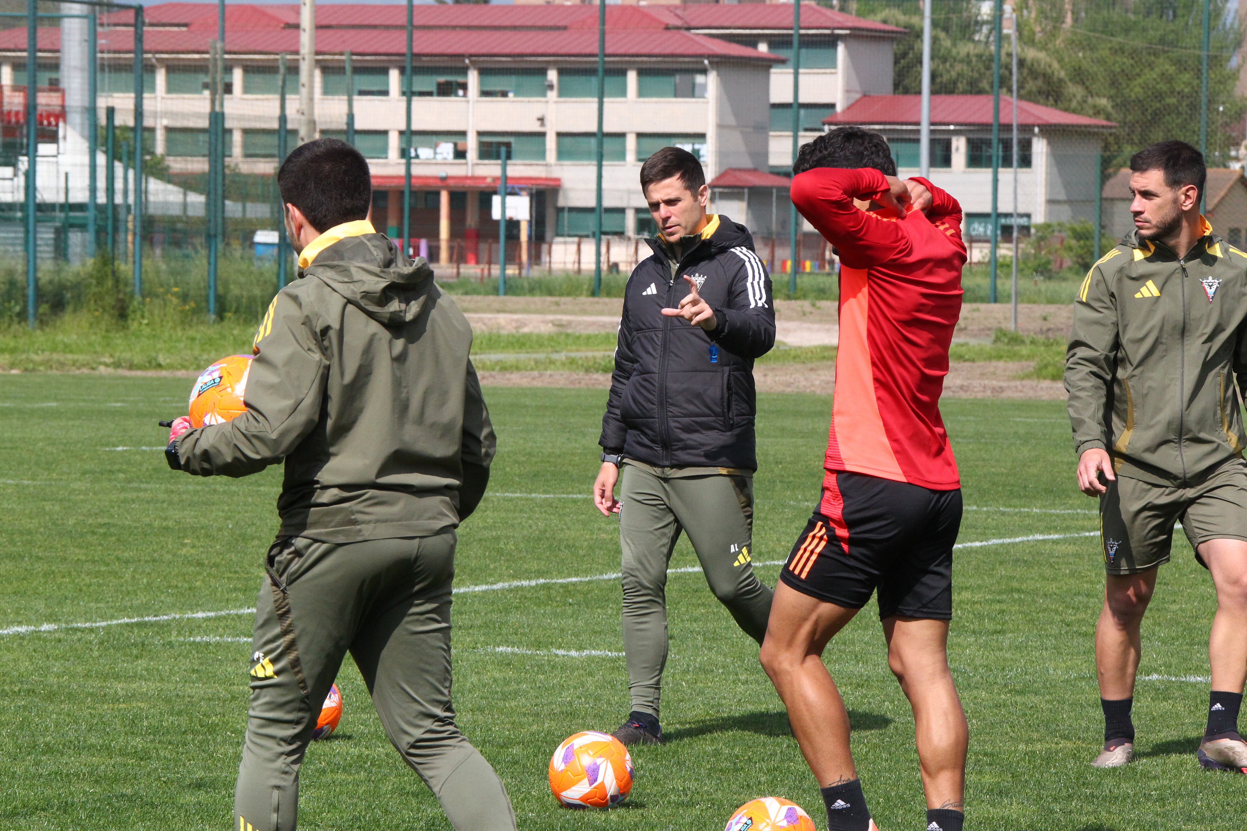 Lisci deja claro que el Mirandés «está preparado» para el partido más importante de su historia