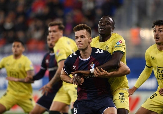 Arnau Comas, durante el Eibar-Almería.
