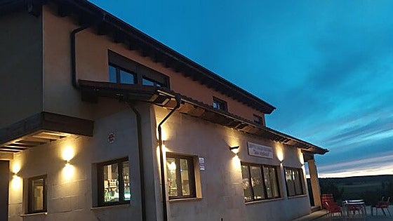 El pueblo de Burgos que regala 6.000 euros al año a quien reabra su bar-hostal