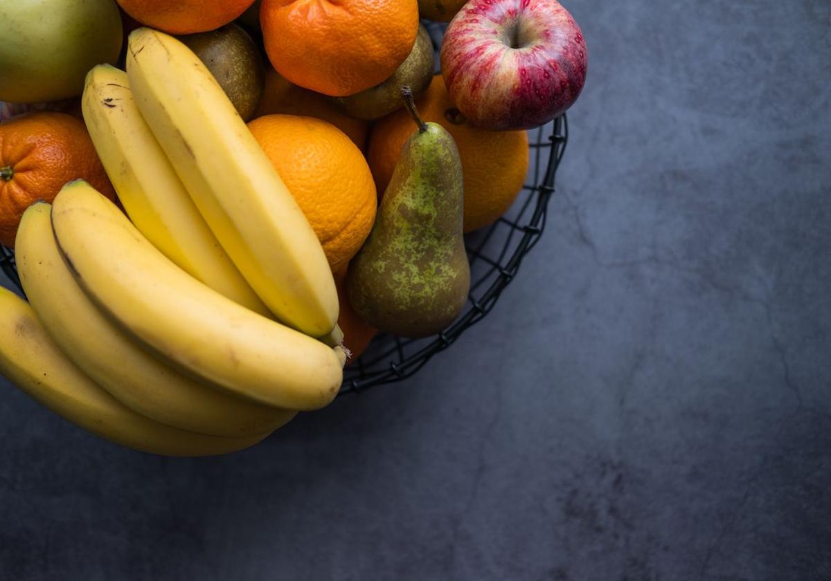 Estas son las frutas que no debes poner juntas en el frutero para que no se estropeen