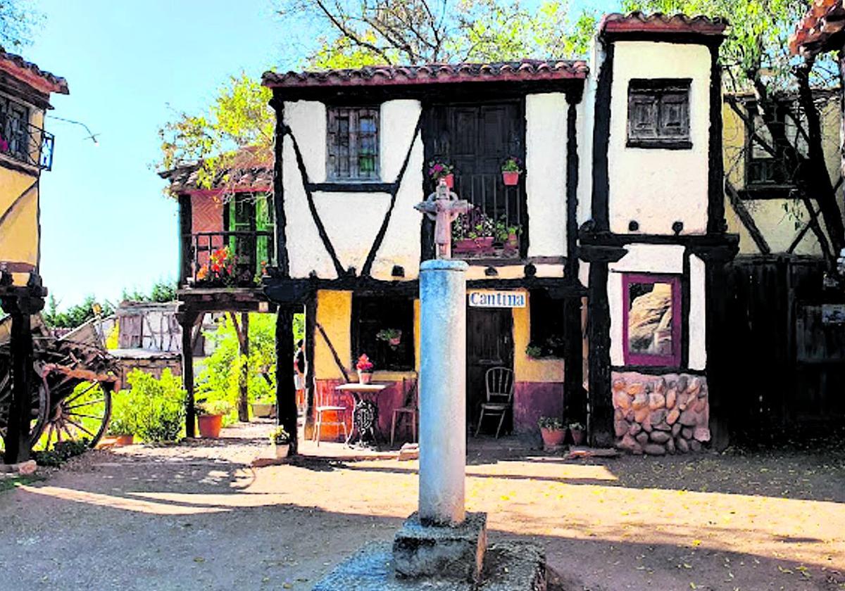 El pueblo medieval que surgió de los escombros