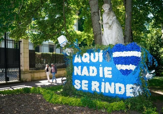 Iradier se ha vestido de albiazul para la ocasión.
