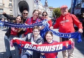 La afición de Osasuna se ha dejado ver en Vitoria desde primera hora.