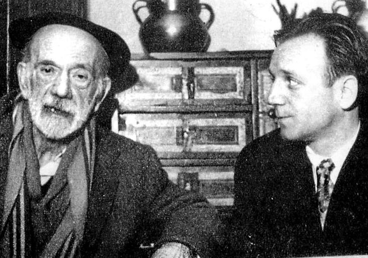Imagen principal - 1. Con Pío Baroja en su casa madrileña en 1954. 2. En el Café Gijón con Zunzunegui y Torrente Ballester, entre otros. 3. Fotograma de 'El otro árbol de Guernica', que se estrenó en 1969 y tuvo gran repercusión. 