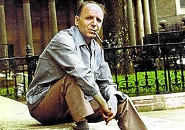 Con su inseparable pipa, frente al Árbol de Gernika en 1971.