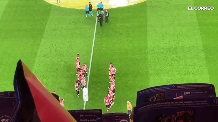 Sonora pitada al Barcelona en San Mamés durante el pasillo del Athletic