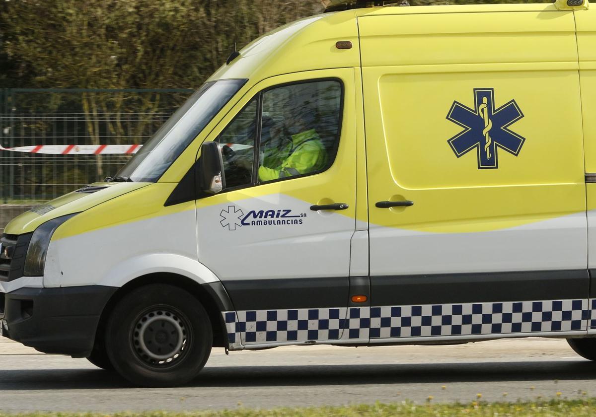 Trasladan al hospital a un ciclista tras sufrir un accidente en el alto de Zaldiaran