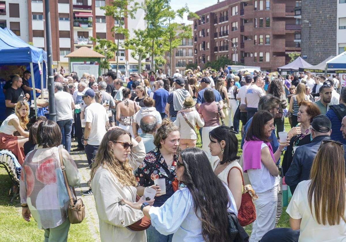 La celebración de las bodegas de Ayala llena el parque Juan Arrutia.
