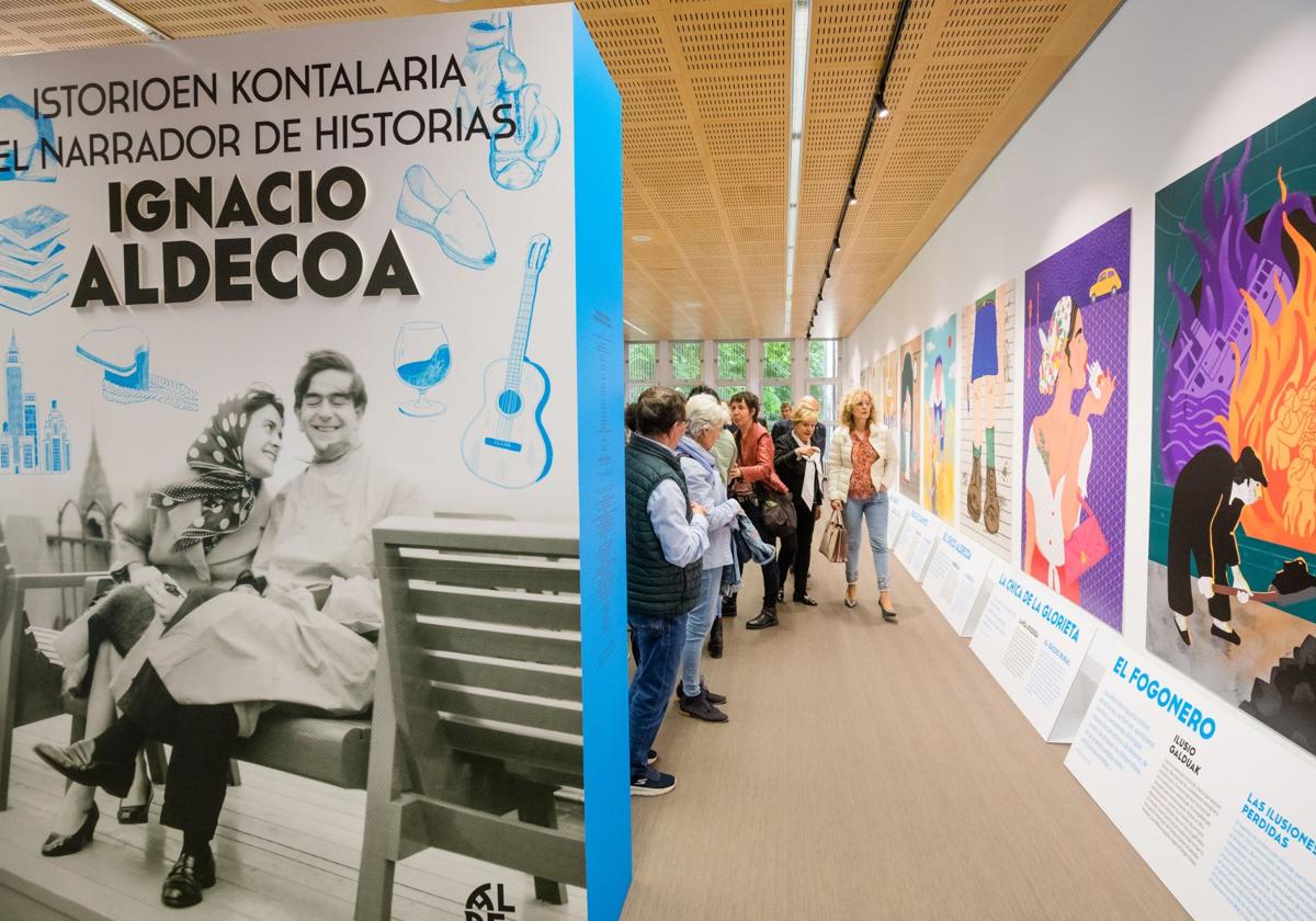 La muestra exhibe las ilustraciones de Aginako inspiradas en personajes de sus textos.