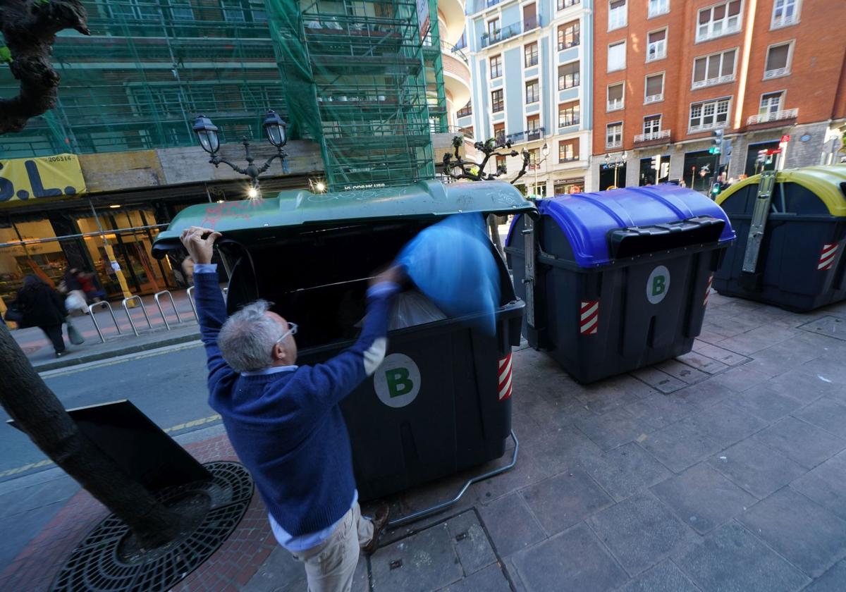 Bildu pide que la tasa de basuras se calcule en Bilbao en función del consumo de agua