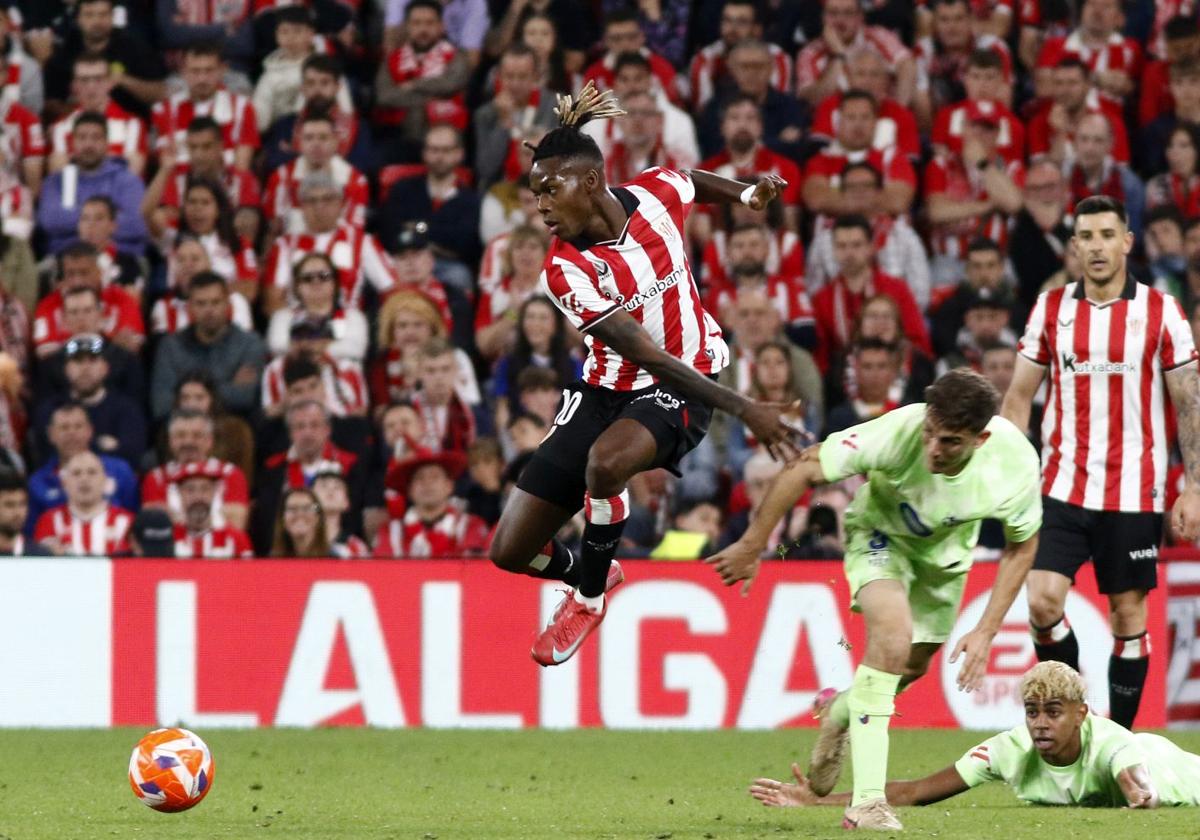 Nico se marcha de Lamine y Fermín en la segunda parte del encuentro.