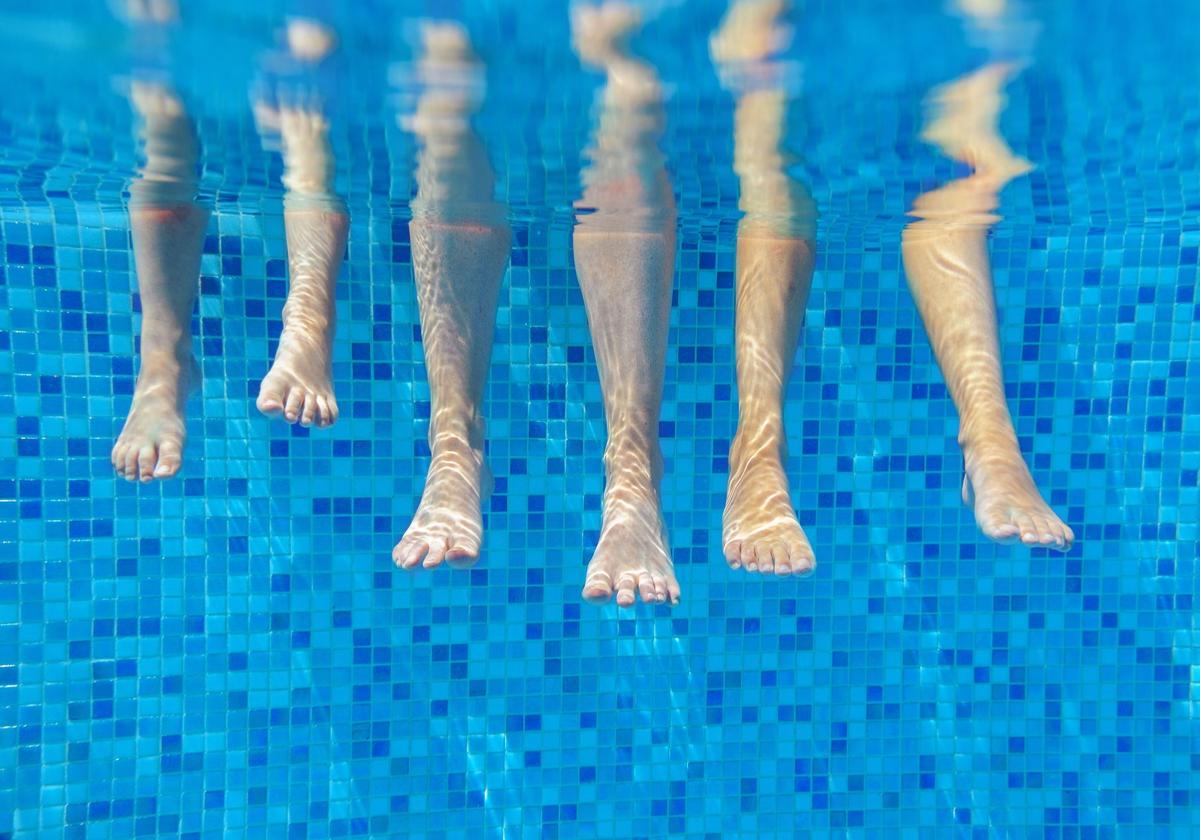 Un experto avisa sobre los problemas de llevar invitados a una piscina comunitaria: «Podrías acabar denunciado»