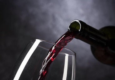 El vino que recomienda la OCU y arrasa en Mercadona: cuesta menos de dos euros