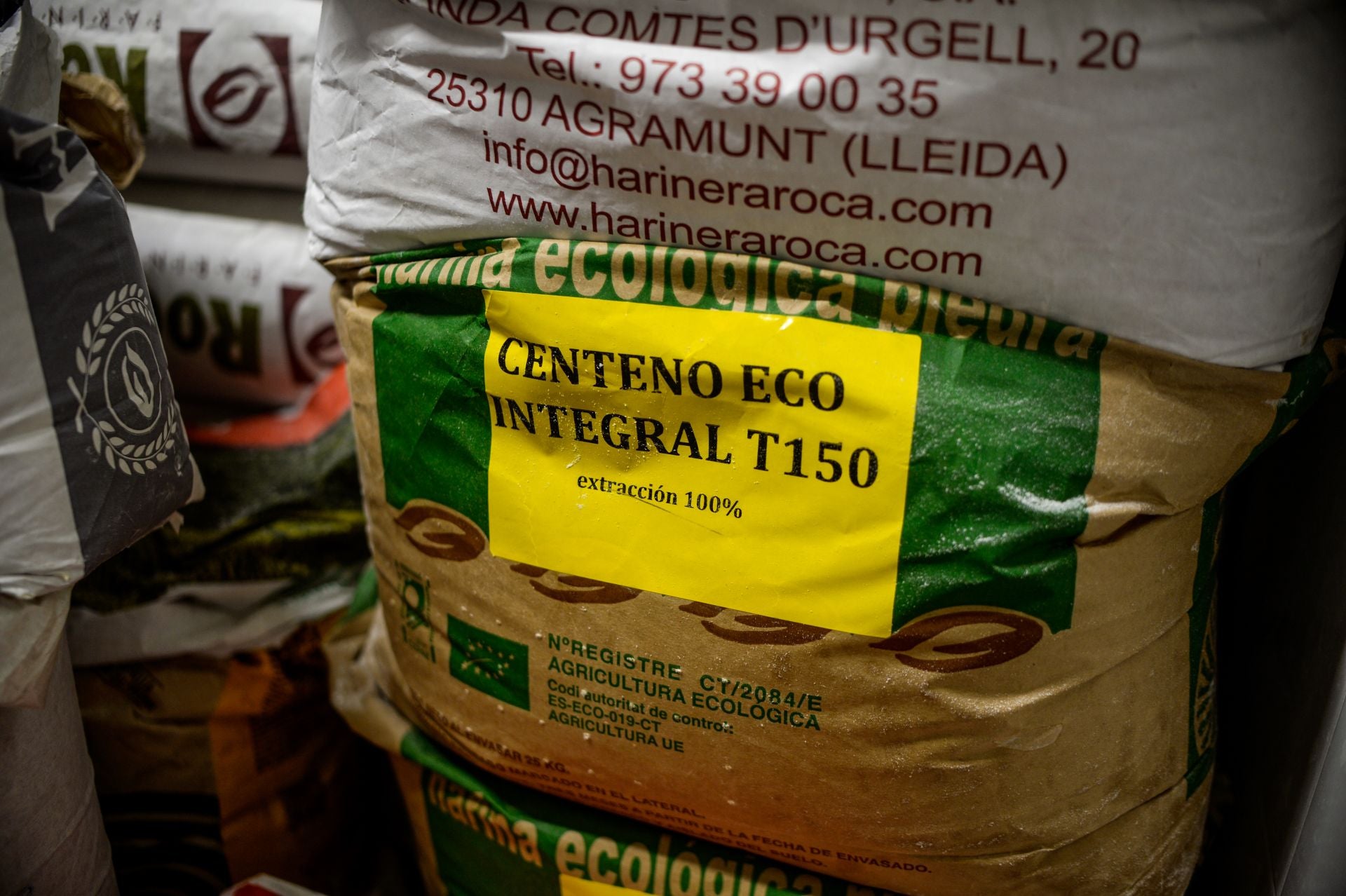 La bilbaína y el madrileño que lo dejaron todo para abrir una panadería de barrio en el centro de Bilbao