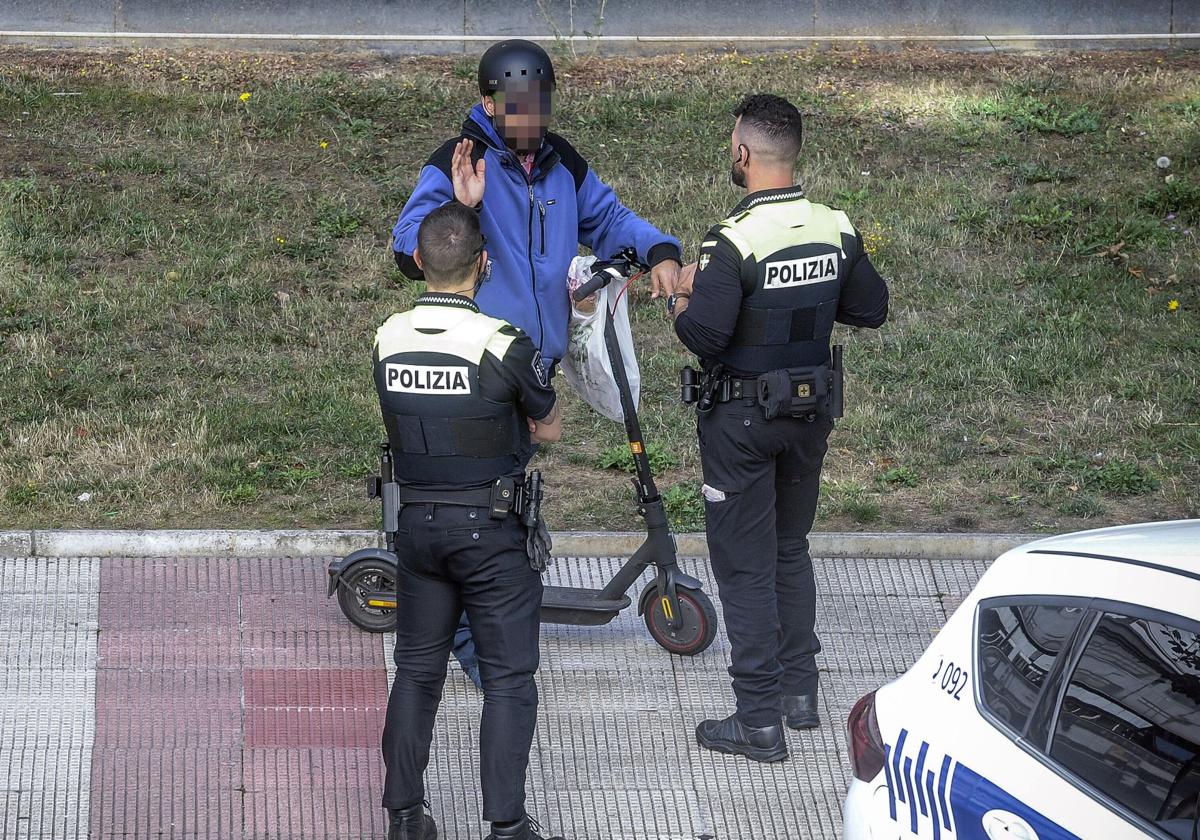 Éstas son las infracciones más comunes de los patinetes en Vitoria