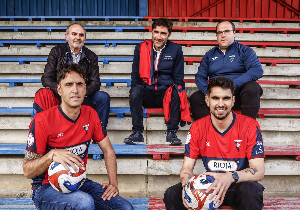 De izquierda a derecha y de arriba abajo, Pablo Gómez, Kiko García, Mikel Abasolo Iñigo Vélez de Mendizabal y Mikel González.