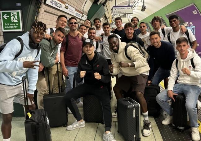 La plantilla posa en su anterior escapa a Londres.