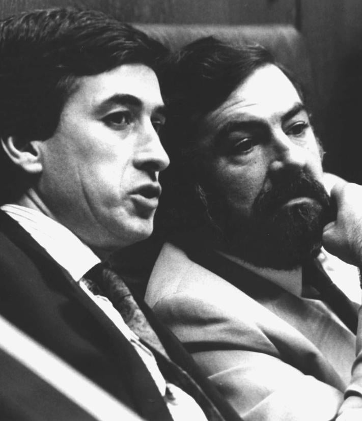 Imagen secundaria 2 - Eguiagaray en una foto con Felipe González. En las siguientes imágenes junto a Joaquín Almunia y Ramón Jáuregui.