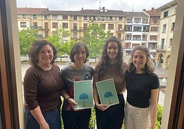 Ainhoa Salterain, alcaldesa; Sonia Cabeza, concejala de Acción Social; Andrea Garofano, técnica de Prevención Comunitaria; y Ane Estebaranz, investigadora del Observatorio Vasco de Inmigración Ikuspegi